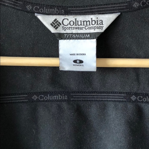 Columbia Titanium Shell Jacket w/ hood - Picture 6 of 7